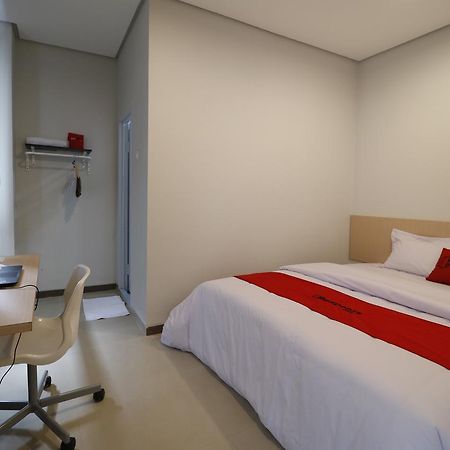 Reddoorz Plus Near Mall Pondok Indah Yakarta Exterior foto