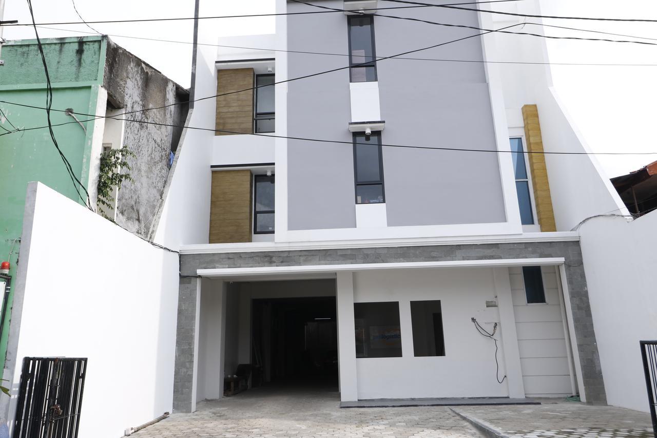 Reddoorz Plus Near Mall Pondok Indah Yakarta Exterior foto