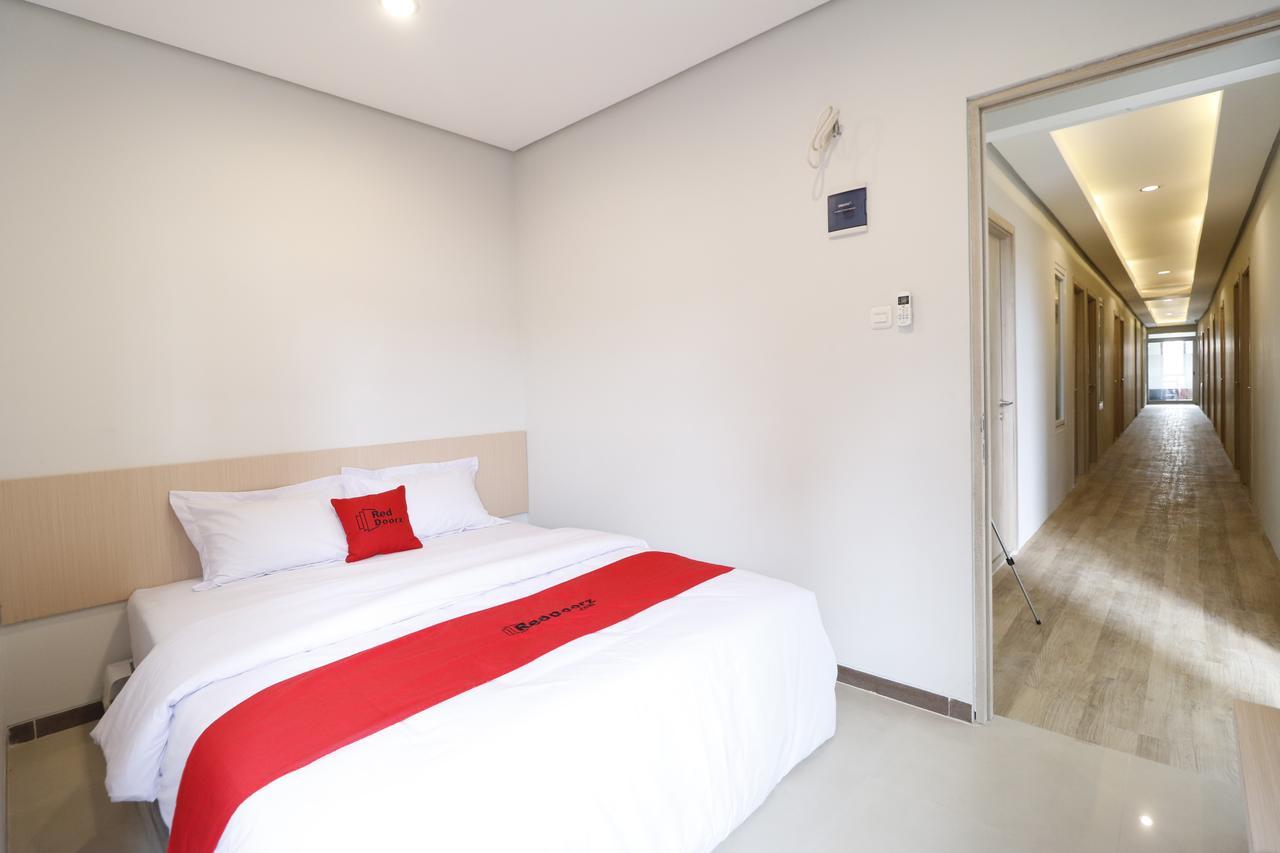 Reddoorz Plus Near Mall Pondok Indah Yakarta Exterior foto