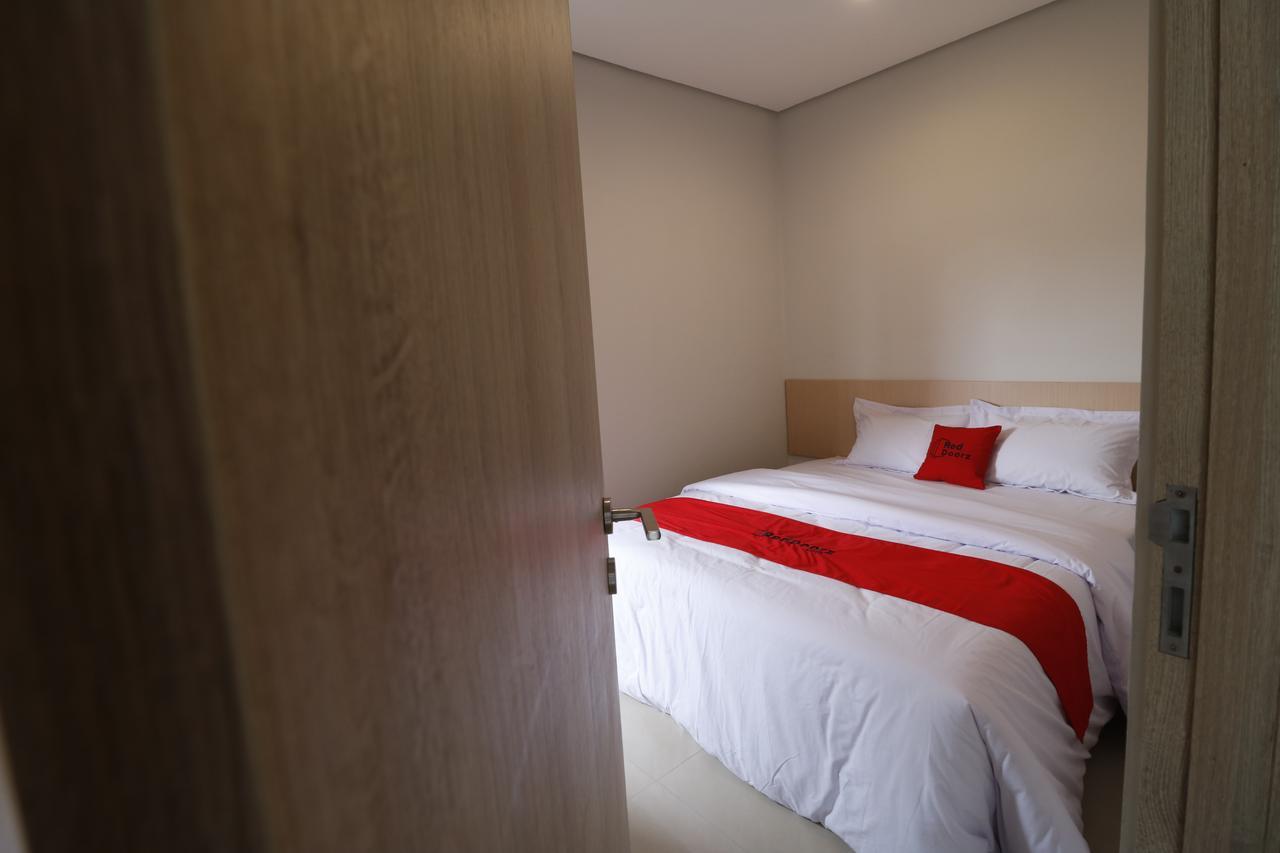 Reddoorz Plus Near Mall Pondok Indah Yakarta Exterior foto