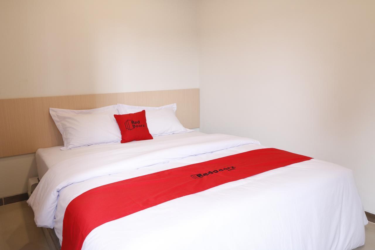 Reddoorz Plus Near Mall Pondok Indah Yakarta Exterior foto