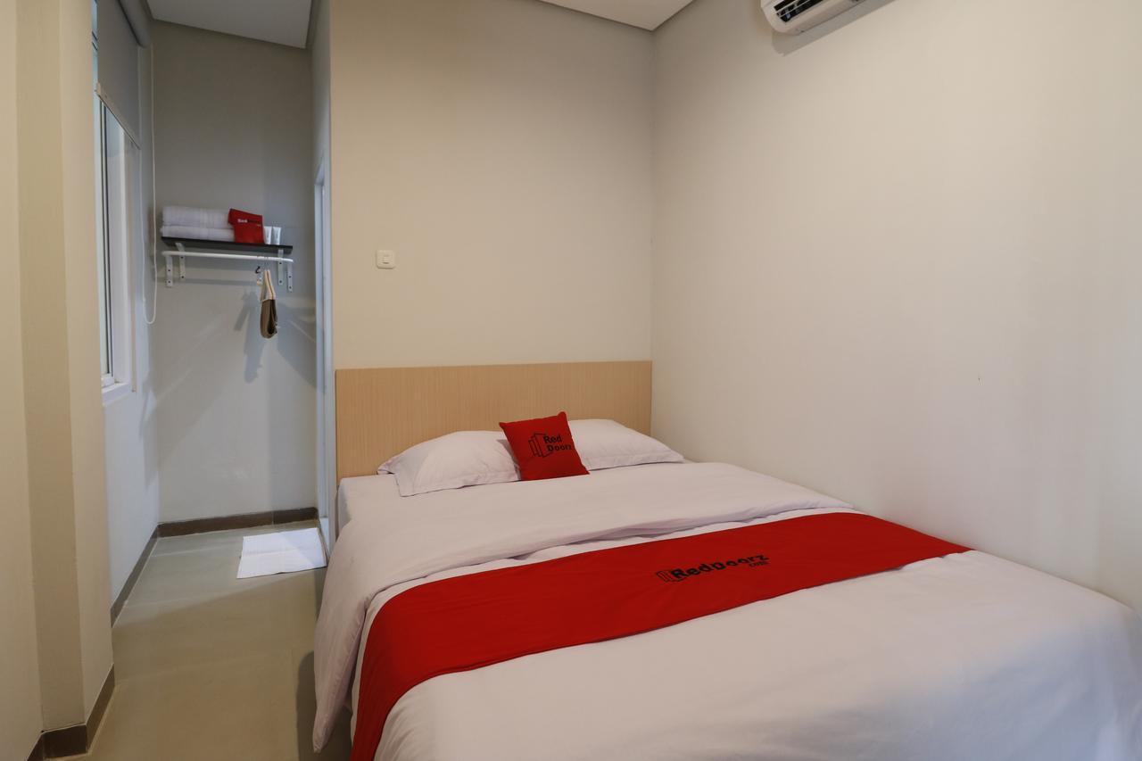 Reddoorz Plus Near Mall Pondok Indah Yakarta Exterior foto