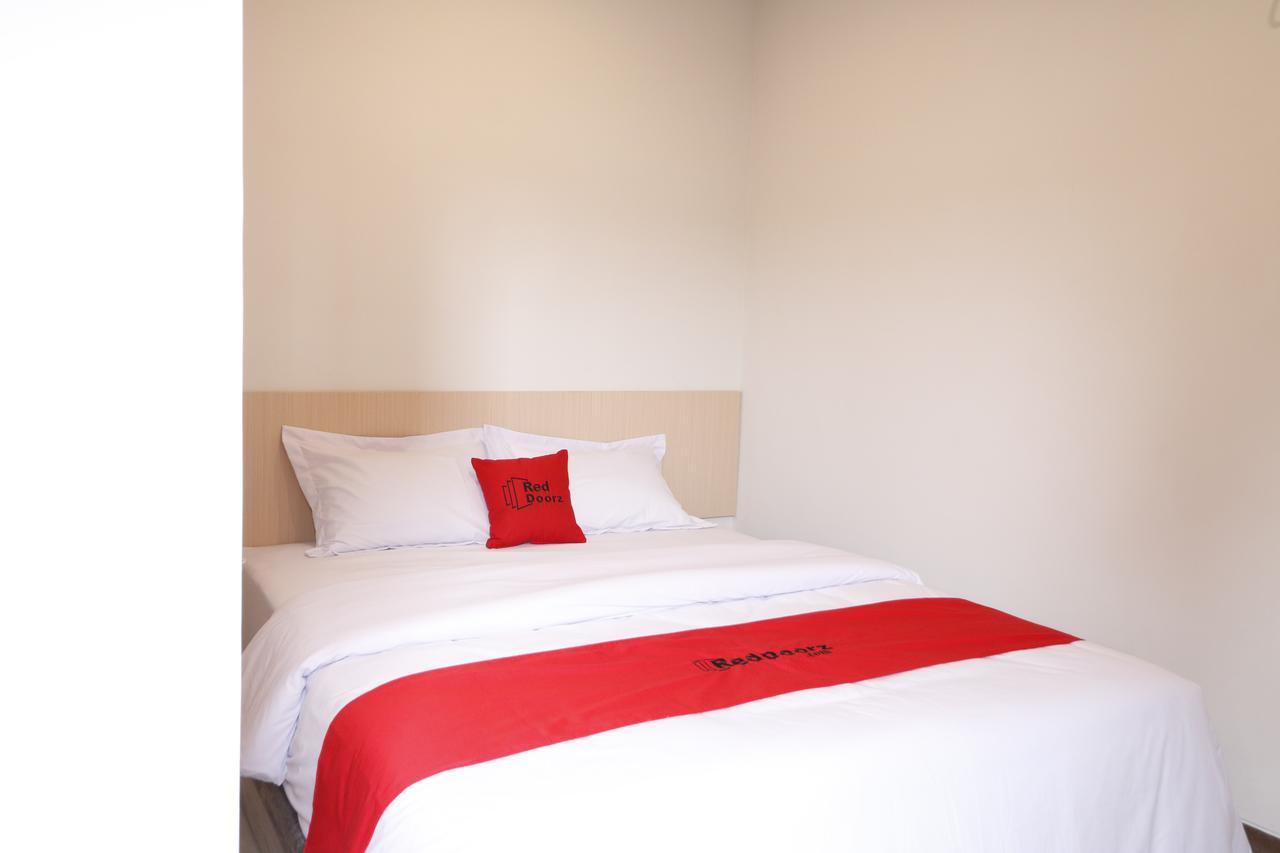 Reddoorz Plus Near Mall Pondok Indah Yakarta Exterior foto