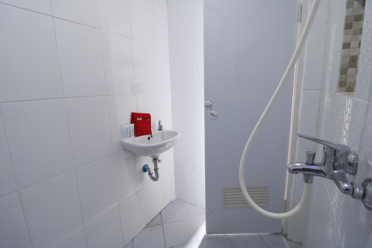 Reddoorz Plus Near Mall Pondok Indah Yakarta Exterior foto