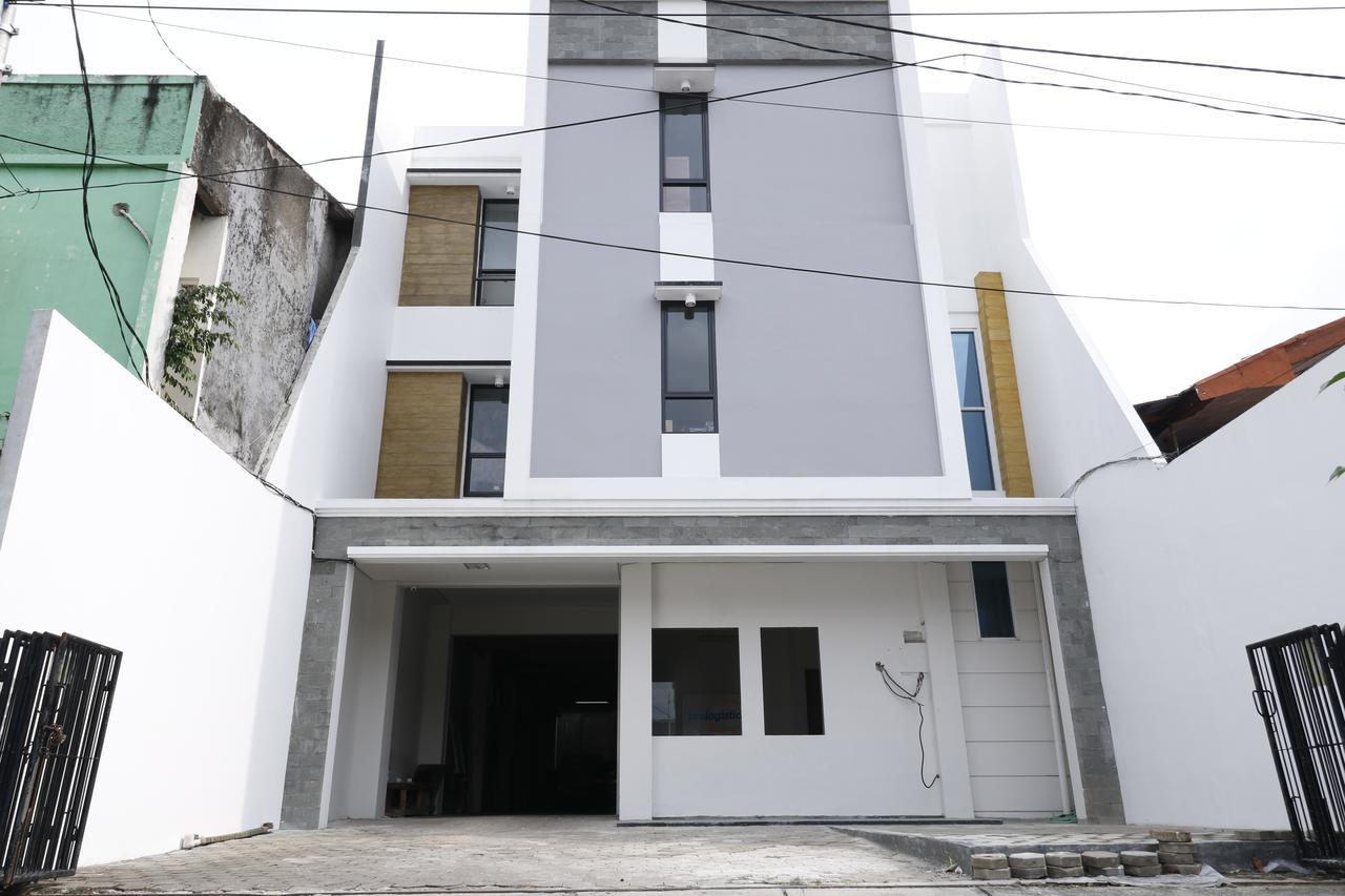 Reddoorz Plus Near Mall Pondok Indah Yakarta Exterior foto