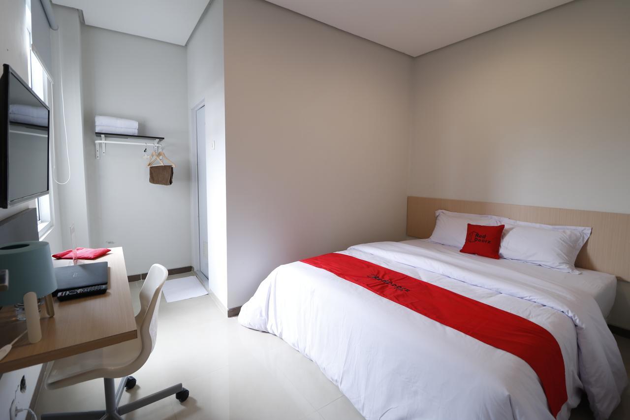 Reddoorz Plus Near Mall Pondok Indah Yakarta Exterior foto