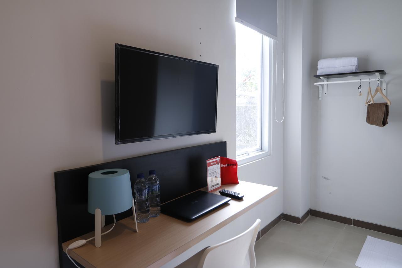 Reddoorz Plus Near Mall Pondok Indah Yakarta Exterior foto