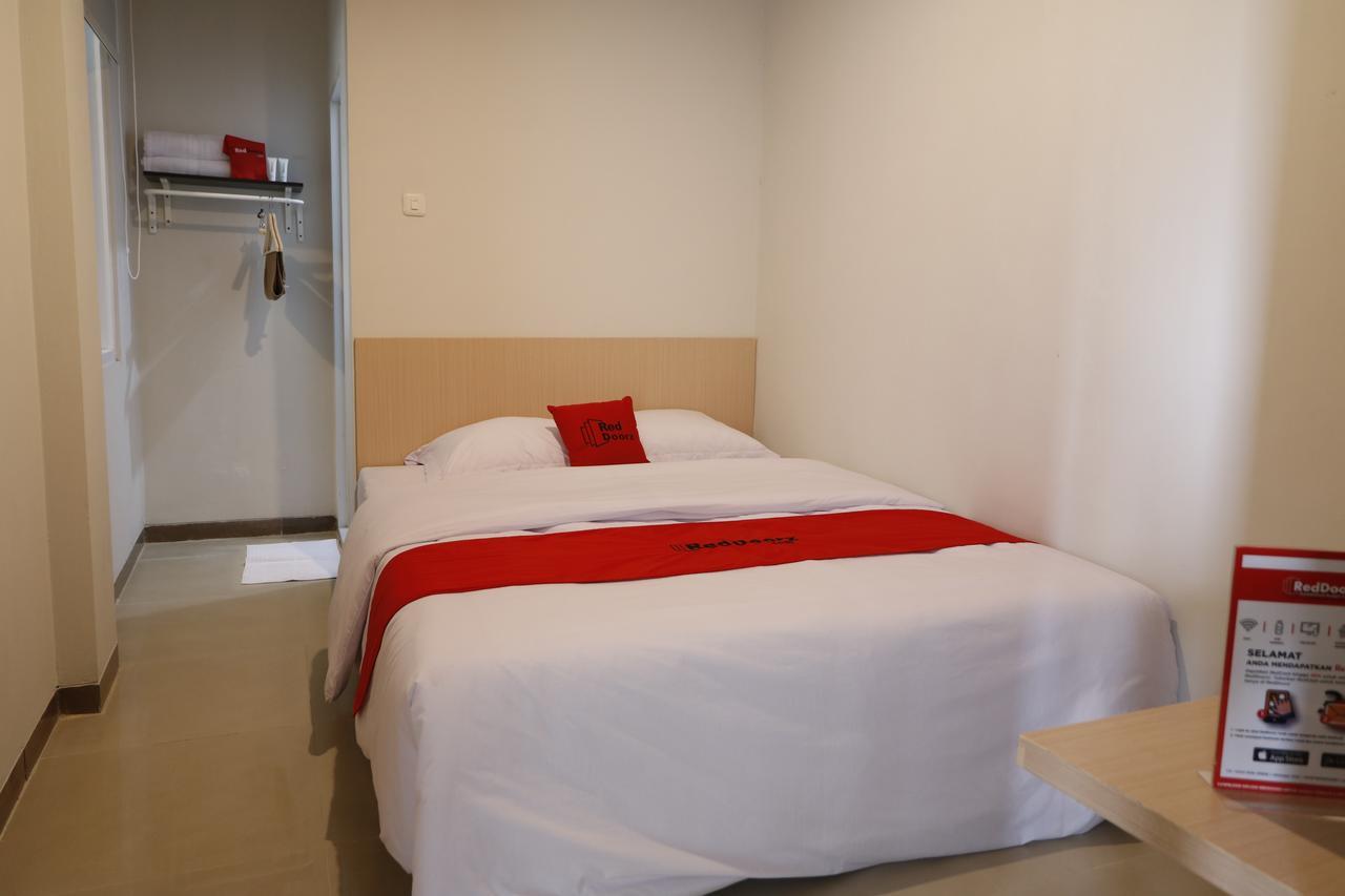 Reddoorz Plus Near Mall Pondok Indah Yakarta Exterior foto