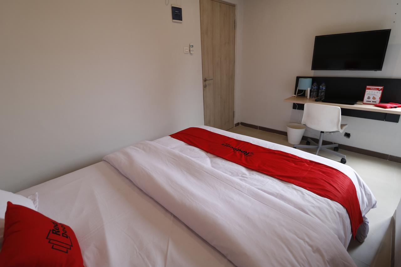 Reddoorz Plus Near Mall Pondok Indah Yakarta Exterior foto