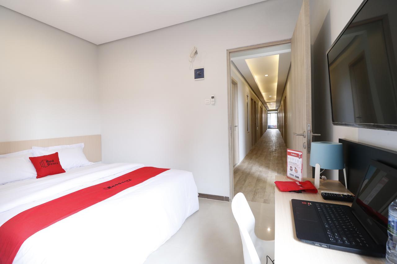 Reddoorz Plus Near Mall Pondok Indah Yakarta Exterior foto