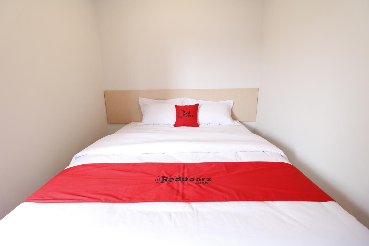 Reddoorz Plus Near Mall Pondok Indah Yakarta Exterior foto