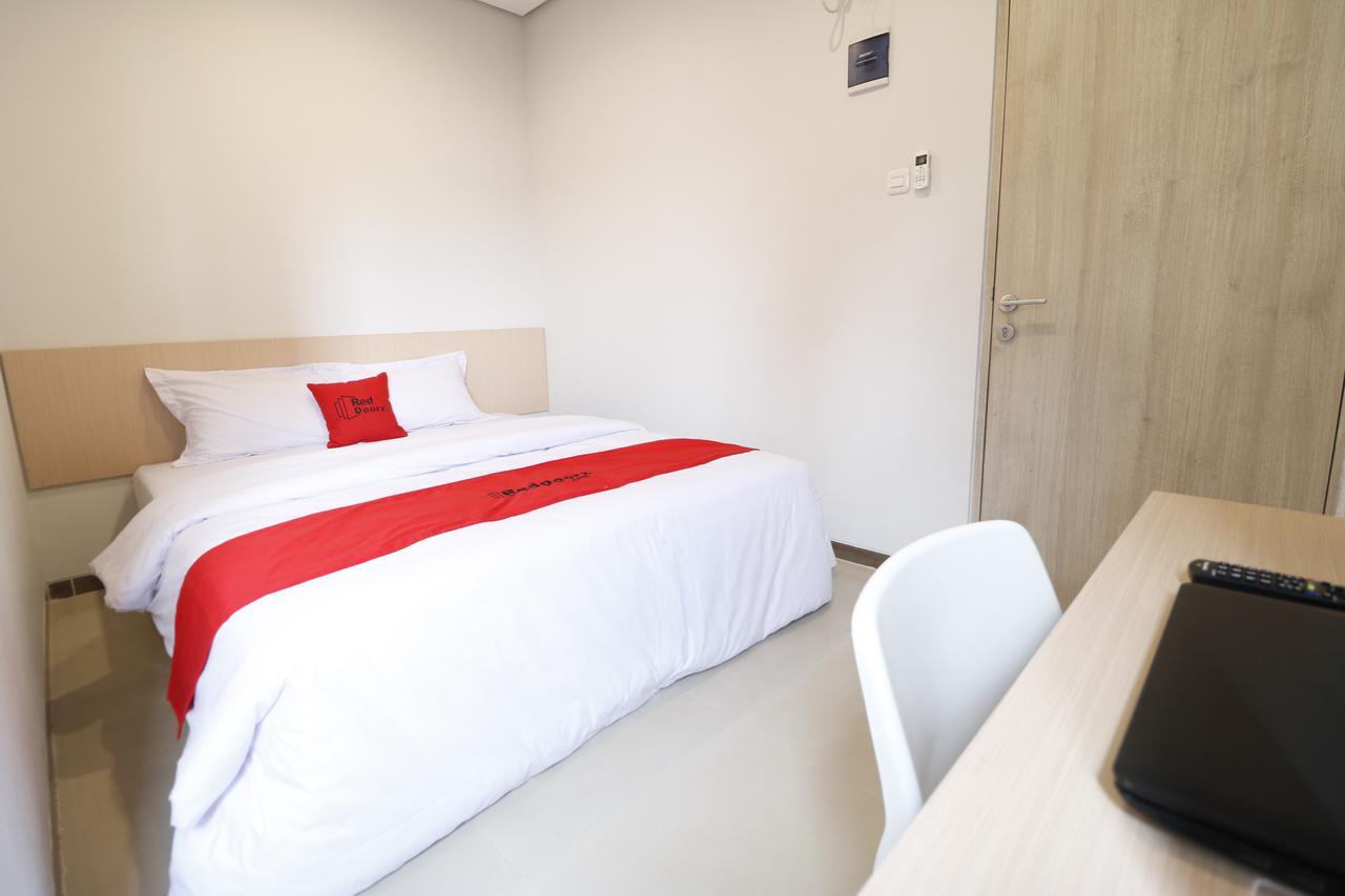 Reddoorz Plus Near Mall Pondok Indah Yakarta Exterior foto